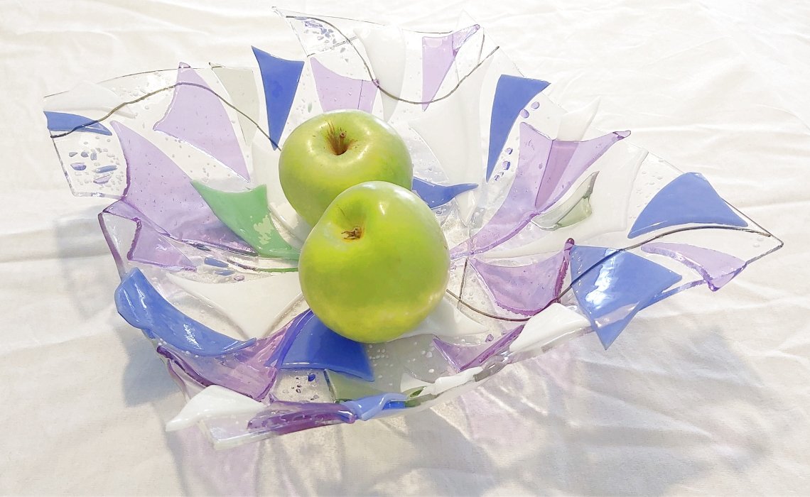 Fused glass: asymetrical bowl with a pinwheel design