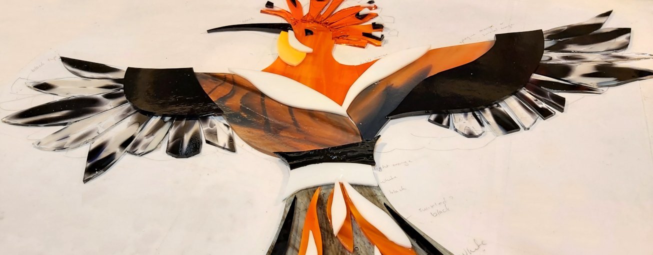 Fused glass: hoopoe bird in flight—image of the fused glass hoopoe bird design in-progress
